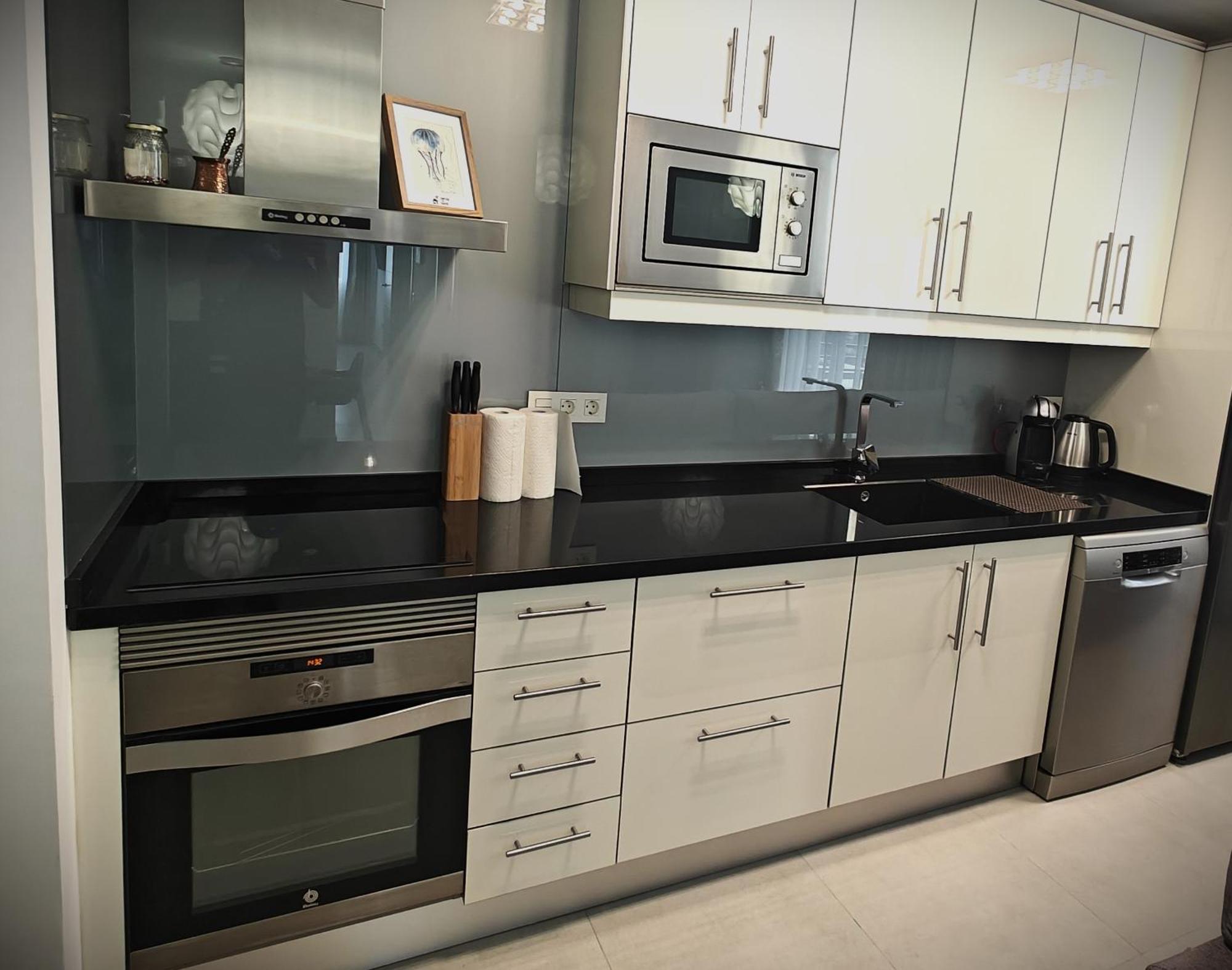 Sun Apartment - 3 Bedrooms, Priv Parking, Pool, Ac, Tv Channels, Fibre Net Los Cristianos  Luaran gambar